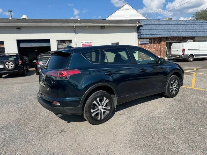 2018 Toyota RAV4 4th Gen - Image 8 of 12