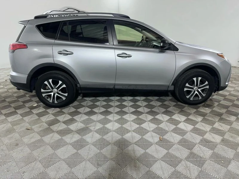 2018 Toyota RAV4 4th Gen - Image 8 of 12