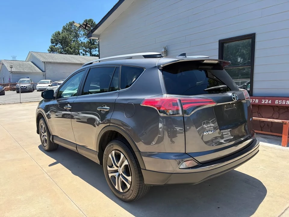 2018 Toyota RAV4 4th Gen - Image 3 of 9