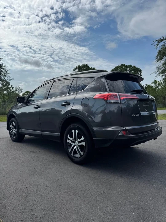 2018 Toyota RAV4 4th Gen - Image 4 of 11