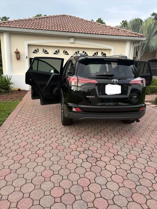 2018 Toyota RAV4 4th Gen - Image 4 of 8