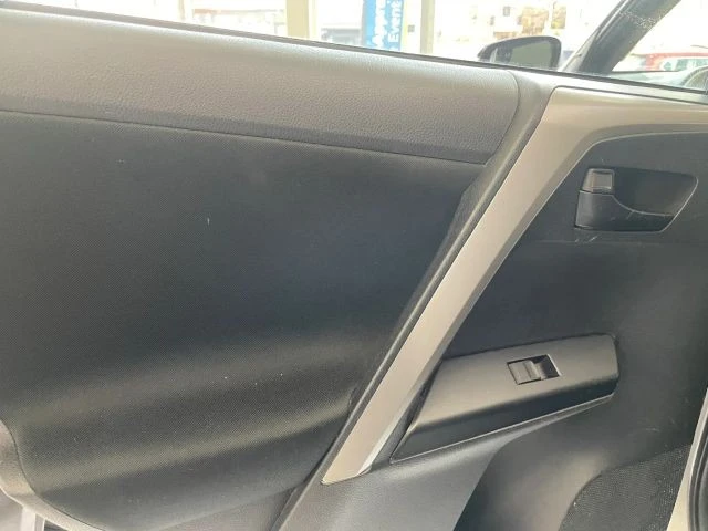 2018 Toyota RAV4 4th Gen - Image 17 of 31