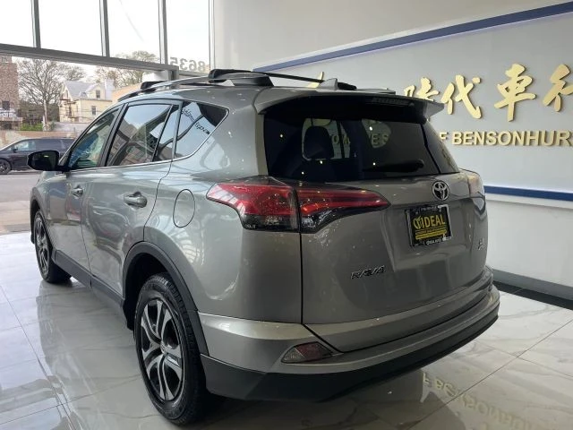 2018 Toyota RAV4 4th Gen - Image 5 of 31