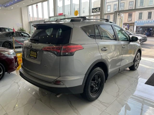 2018 Toyota RAV4 4th Gen - Image 7 of 31