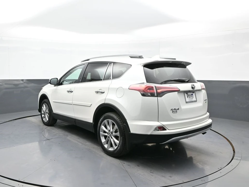 2018 Toyota RAV4 4th Gen - Image 8 of 12