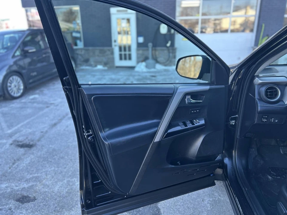 2018 Toyota RAV4 4th Gen - Image 17 of 28