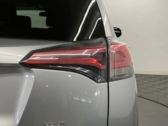 2018 Toyota RAV4 4th Gen - Image 12 of 21