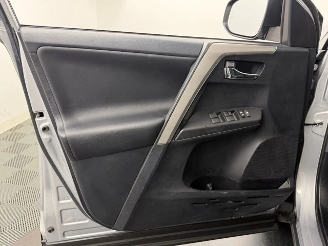 2018 Toyota RAV4 4th Gen - Image 17 of 21