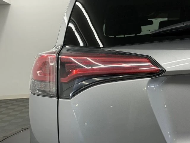 2018 Toyota RAV4 4th Gen - Image 11 of 21