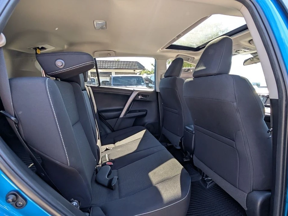 2018 Toyota RAV4 4th Gen - Image 17 of 21