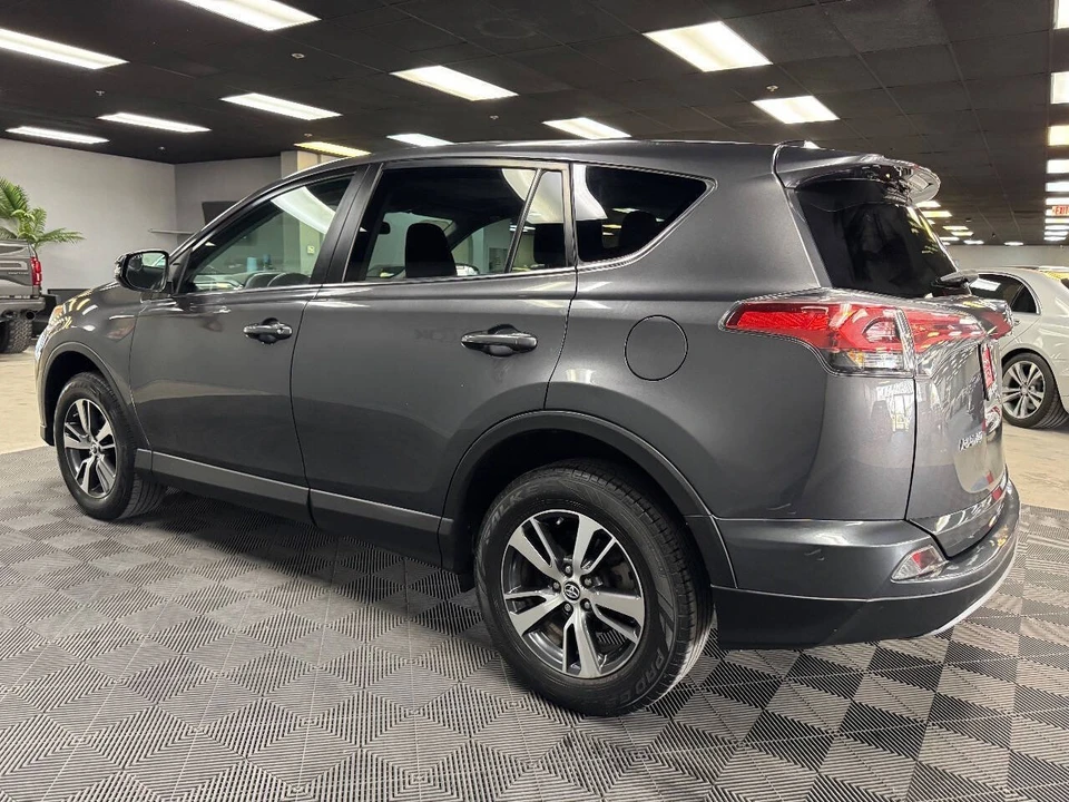 2018 Toyota RAV4 4th Gen - Image 10 of 12