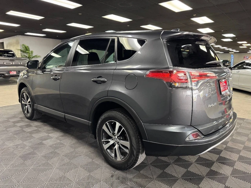 2018 Toyota RAV4 4th Gen - Image 11 of 12