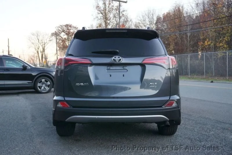 2018 Toyota RAV4 4th Gen - Image 6 of 12