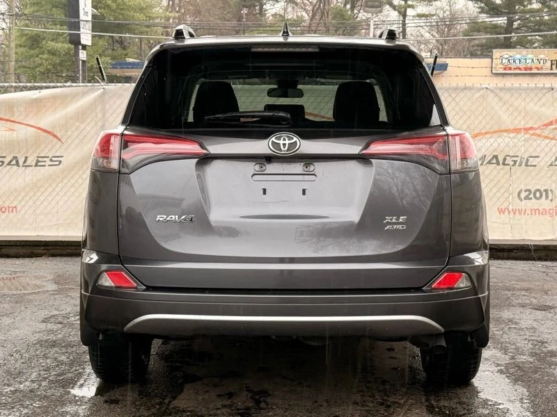 2018 Toyota RAV4 4th Gen - Image 10 of 12