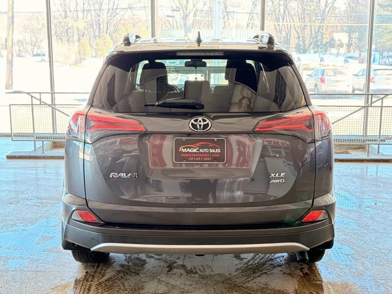 2018 Toyota RAV4 4th Gen - Image 8 of 12