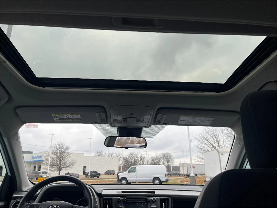 2018 Toyota RAV4 4th Gen - Image 18 of 31