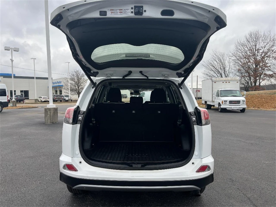 2018 Toyota RAV4 4th Gen - Image 11 of 31