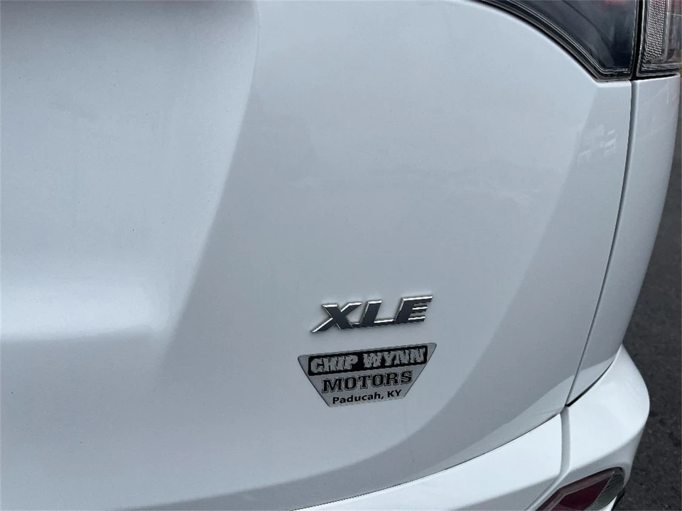 2018 Toyota RAV4 4th Gen - Image 10 of 31
