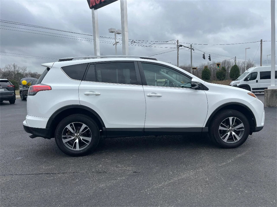 2018 Toyota RAV4 4th Gen - Image 8 of 31