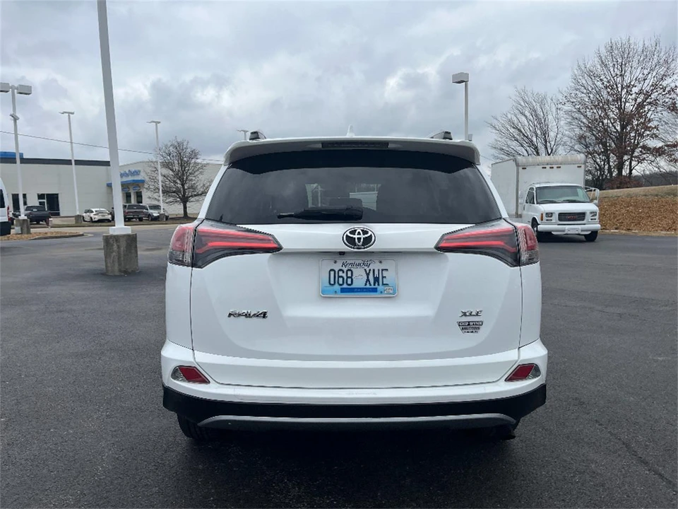 2018 Toyota RAV4 4th Gen - Image 6 of 31