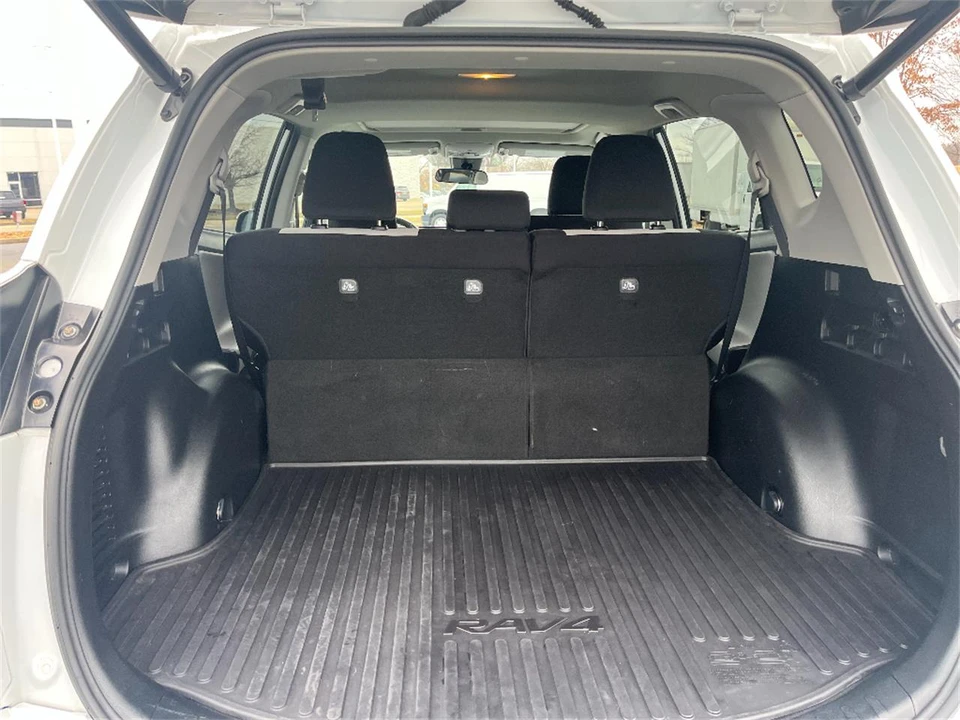 2018 Toyota RAV4 4th Gen - Image 13 of 31