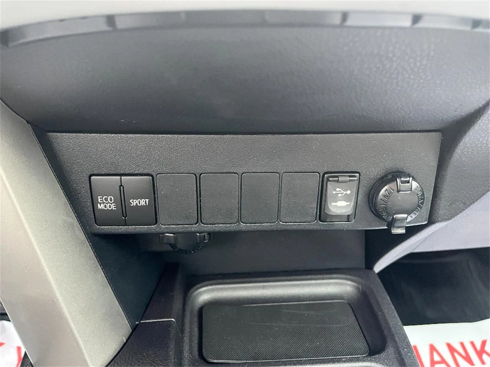 2018 Toyota RAV4 4th Gen - Image 24 of 31