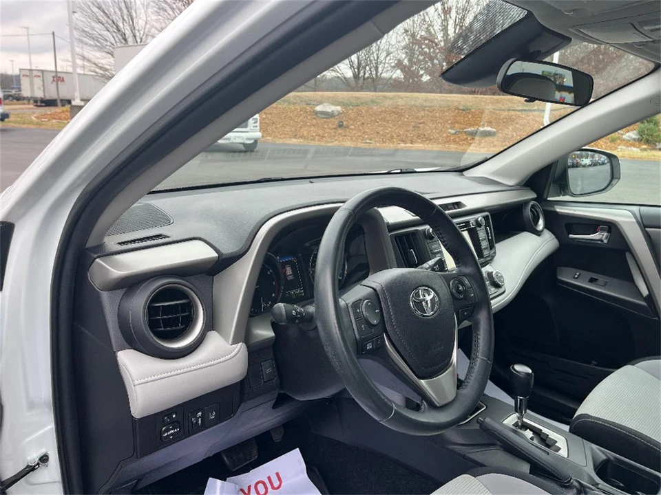 2018 Toyota RAV4 4th Gen - Image 28 of 31
