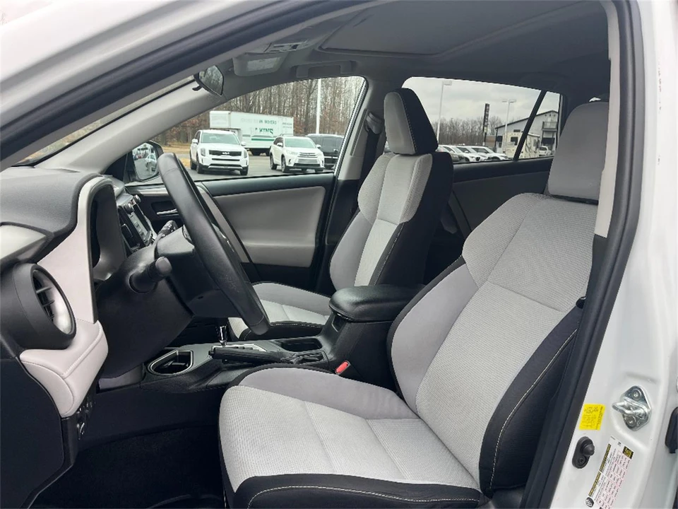 2018 Toyota RAV4 4th Gen - Image 29 of 31