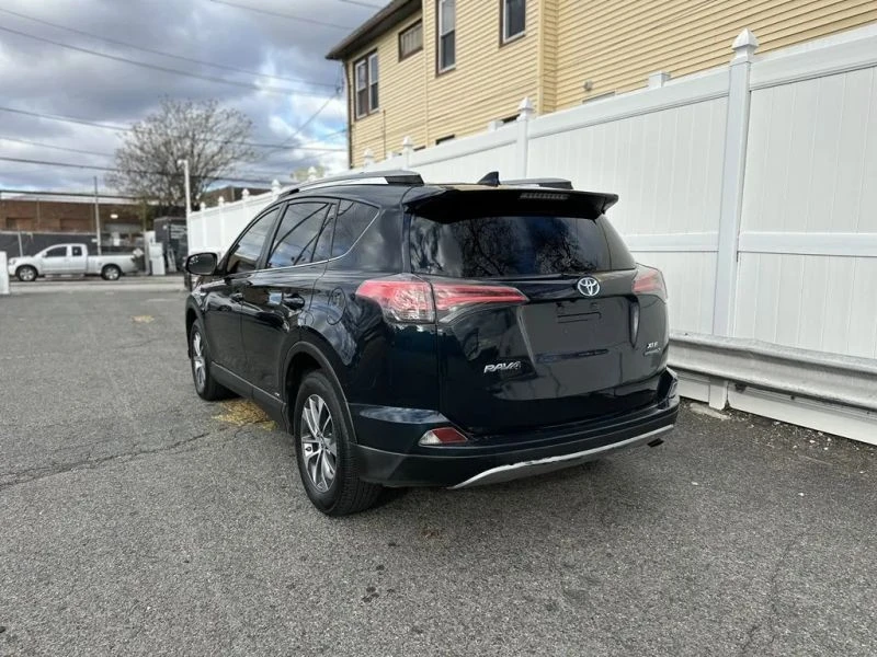 2018 Toyota RAV4 4th Gen - Image 5 of 12