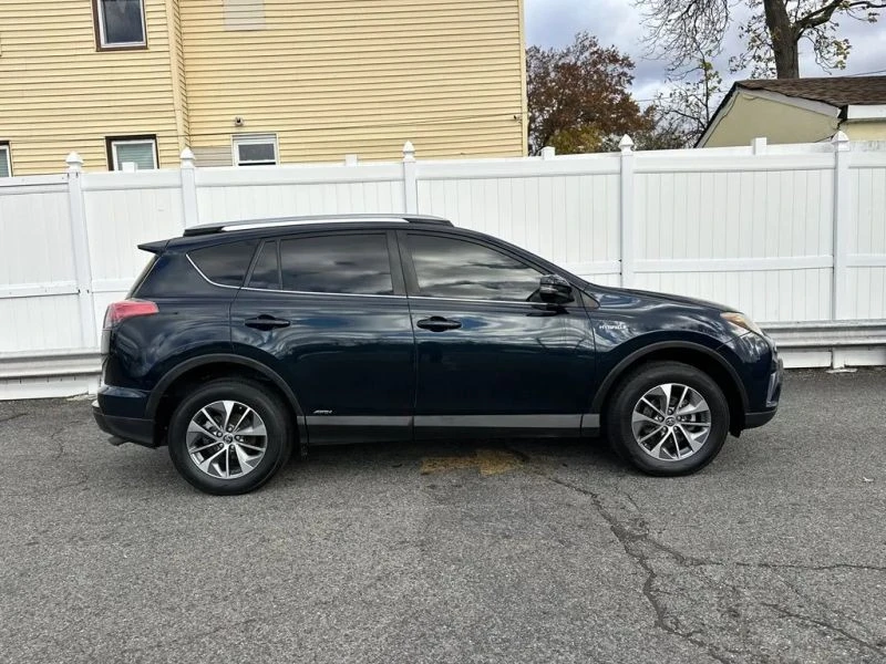 2018 Toyota RAV4 4th Gen - Image 8 of 12