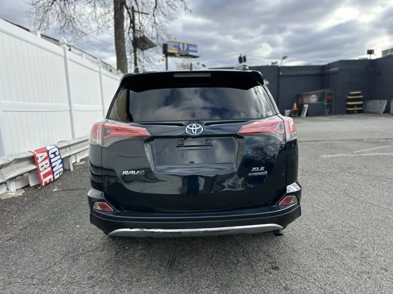 2018 Toyota RAV4 4th Gen - Image 6 of 12