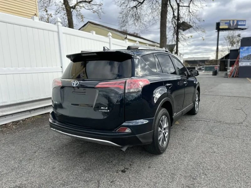 2018 Toyota RAV4 4th Gen - Image 7 of 12