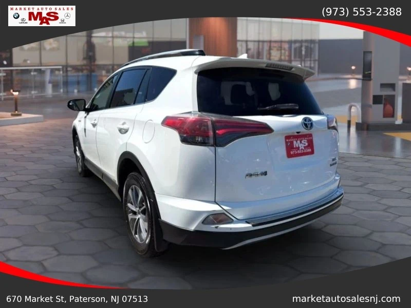 2018 Toyota RAV4 4th Gen - Image 4 of 12