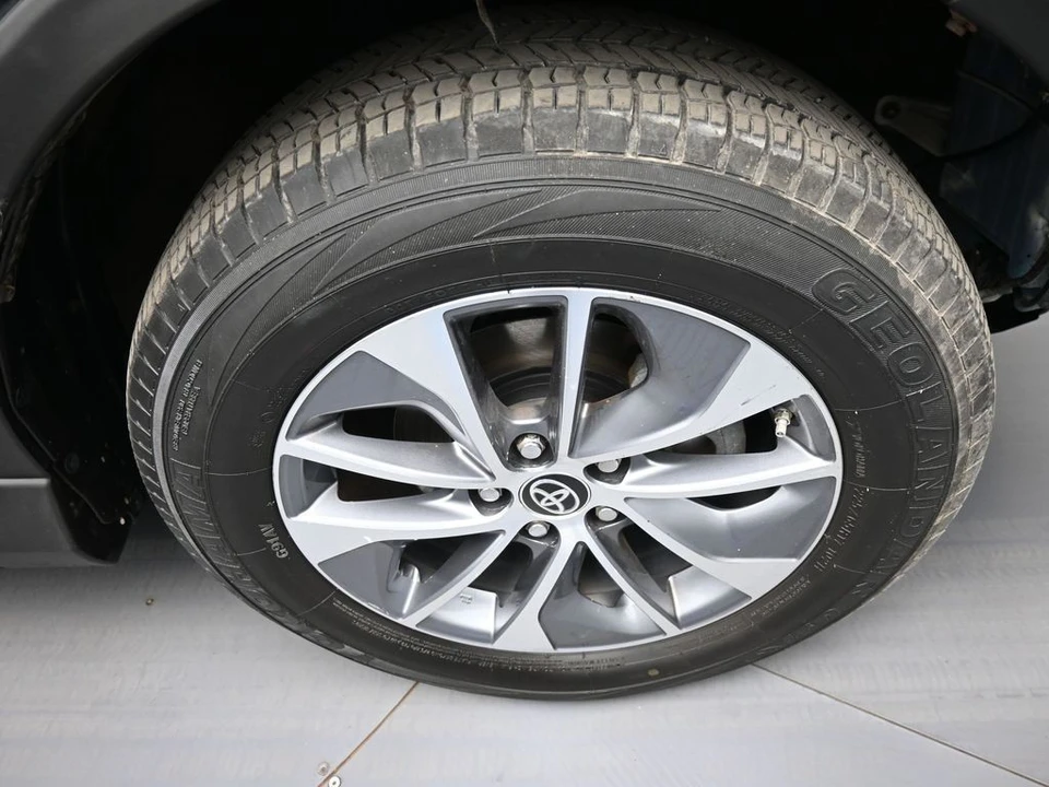 2018 Toyota RAV4 4th Gen - Image 13 of 21