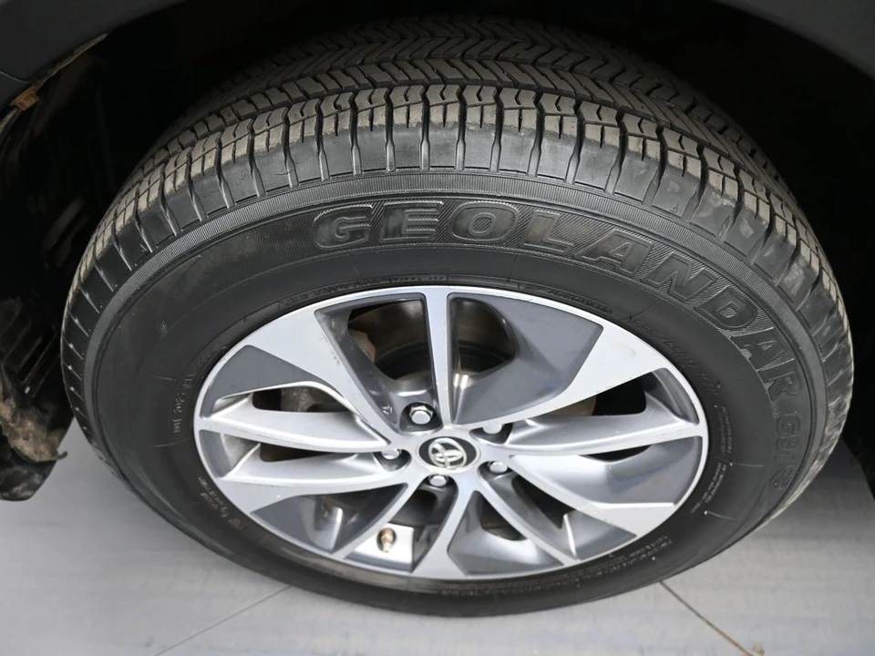 2018 Toyota RAV4 4th Gen - Image 14 of 21