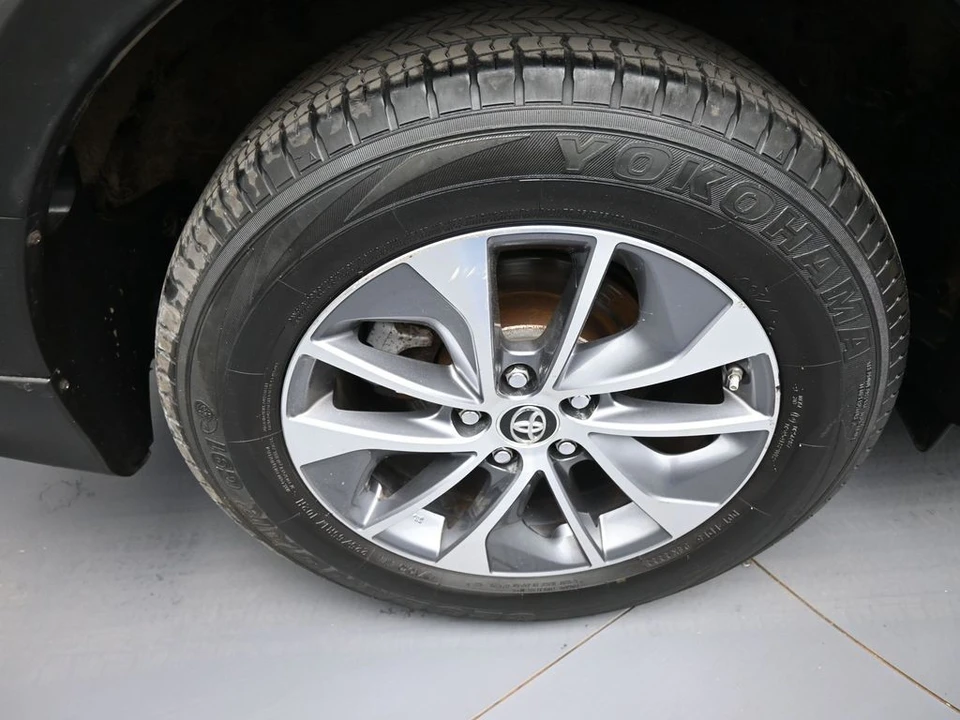 2018 Toyota RAV4 4th Gen - Image 12 of 21