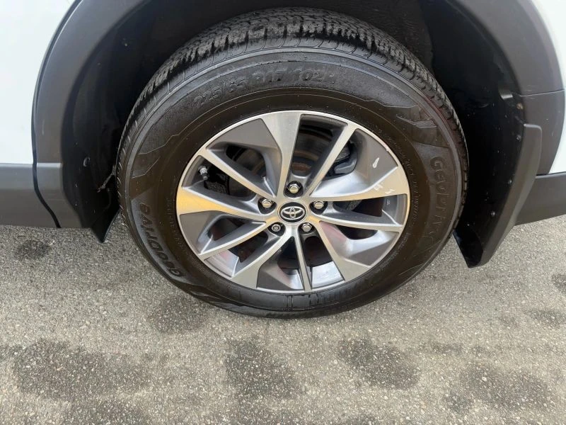 2018 Toyota RAV4 4th Gen - Image 9 of 12