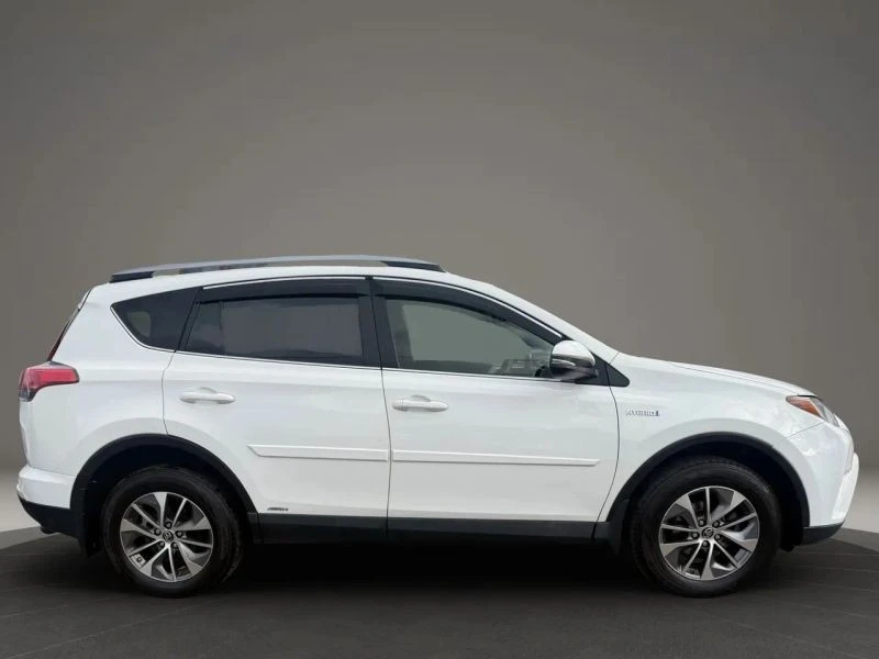 2018 Toyota RAV4 4th Gen - Image 4 of 12