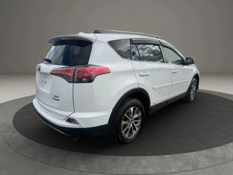 2018 Toyota RAV4 4th Gen - Image 5 of 12