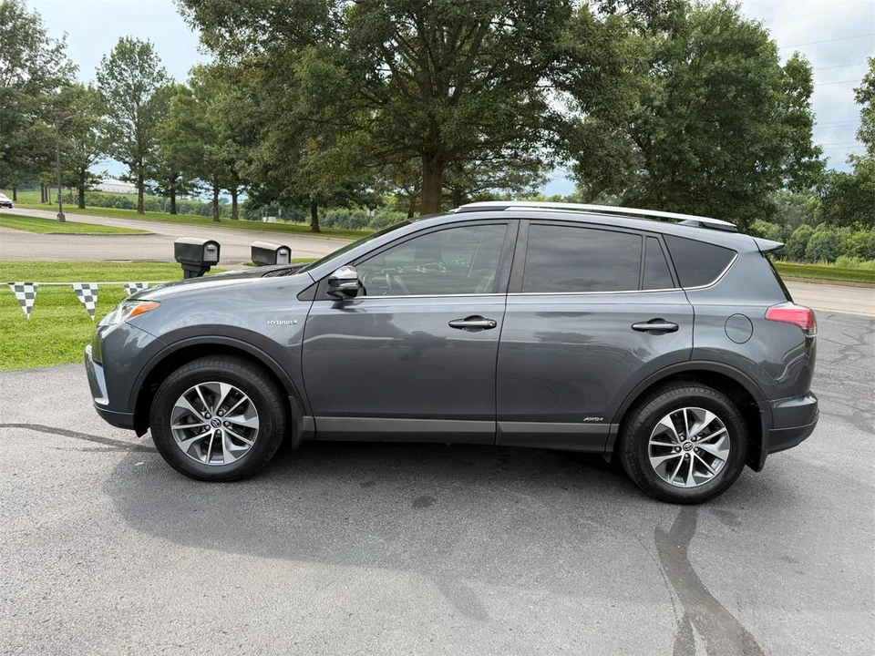 2018 Toyota RAV4 4th Gen - Image 5 of 25