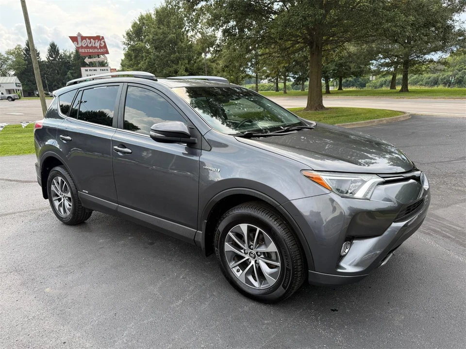 2018 Toyota RAV4 4th Gen - Image 10 of 25