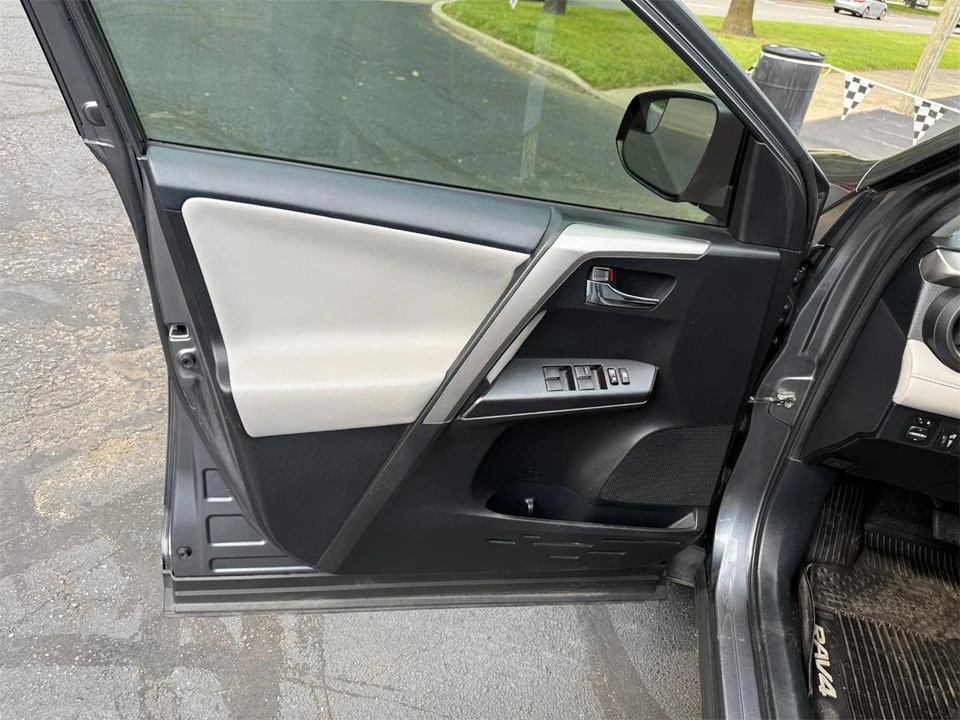 2018 Toyota RAV4 4th Gen - Image 11 of 25
