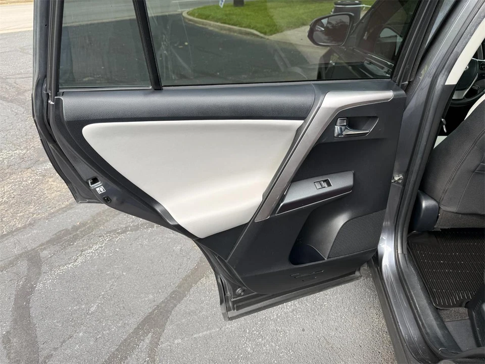 2018 Toyota RAV4 4th Gen - Image 14 of 25