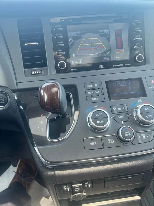 2018 Toyota Sienna 3rd Gen - Image 10 of 20