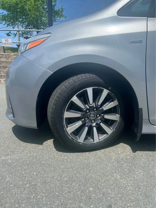 2018 Toyota Sienna 3rd Gen - Image 3 of 20