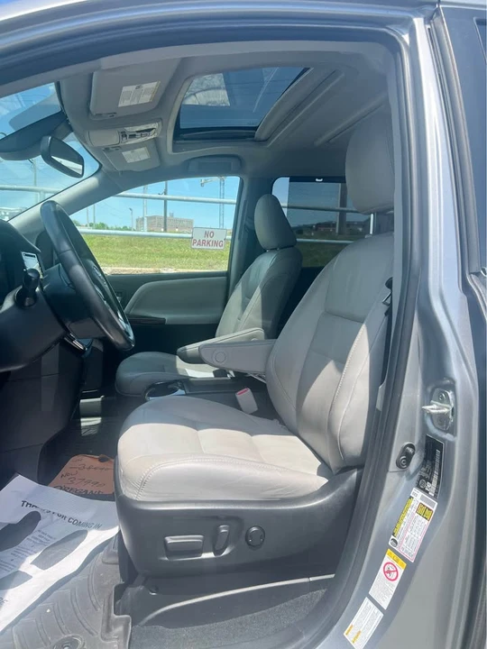 2018 Toyota Sienna 3rd Gen - Image 12 of 20