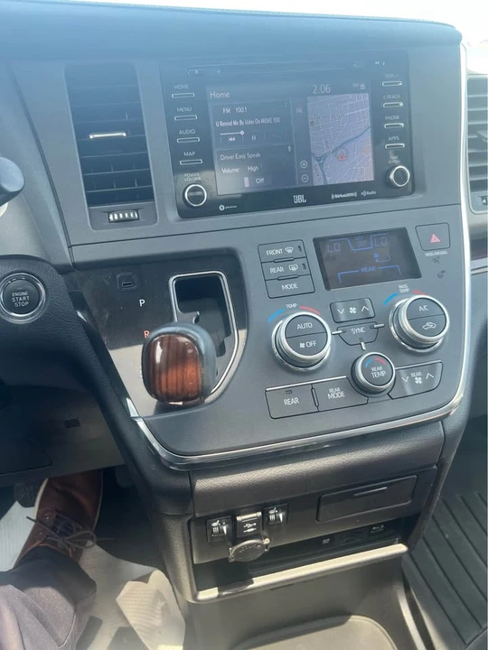 2018 Toyota Sienna 3rd Gen - Image 13 of 20