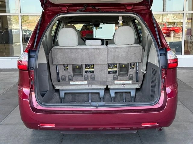 2018 Toyota Sienna 3rd Gen - Image 14 of 21