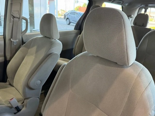 2018 Toyota Sienna 3rd Gen - Image 18 of 21