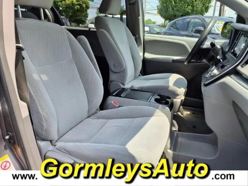 2018 Toyota Sienna 3rd Gen - Image 6 of 12